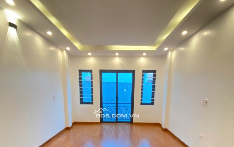 Nhà riêng gần đại học công nghiệp, ô tô đỗ cổng cách phố 40m gần chợ và trường học tại Bắc Từ Liêm